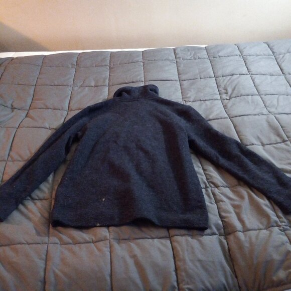 old navy sweater size 10-12 boys - Picture 3 of 4